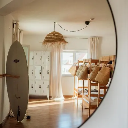 Ocean House - Next To Ribeira D'ilhas Surf ホステル