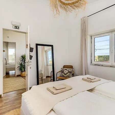 Ocean House - Next To Ribeira D'ilhas Surf ホステル