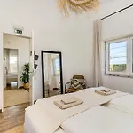Be My Guest Ericeira Hostel
