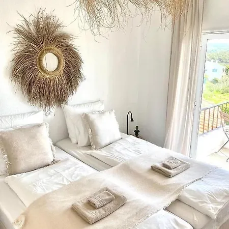 Ocean House - Next To Ribeira D'ilhas Surf Albergue